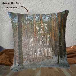 Ein sonniger Wintertag im Kiefernwald Kissen