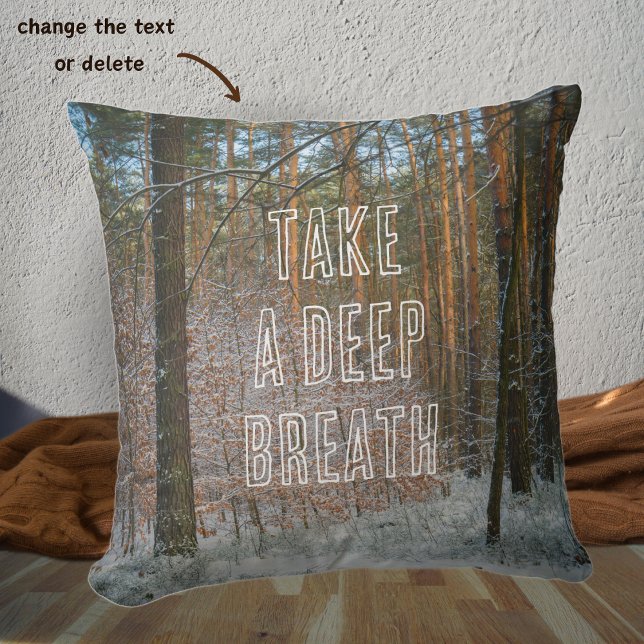 Ein sonniger Wintertag im Kiefernwald Kissen (Von Creator hochgeladen)