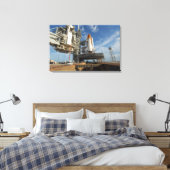 Ein Space Shuttle Atlantis auf dem Launch Pad 39A Leinwanddruck (Insitu (Schlafzimmer))