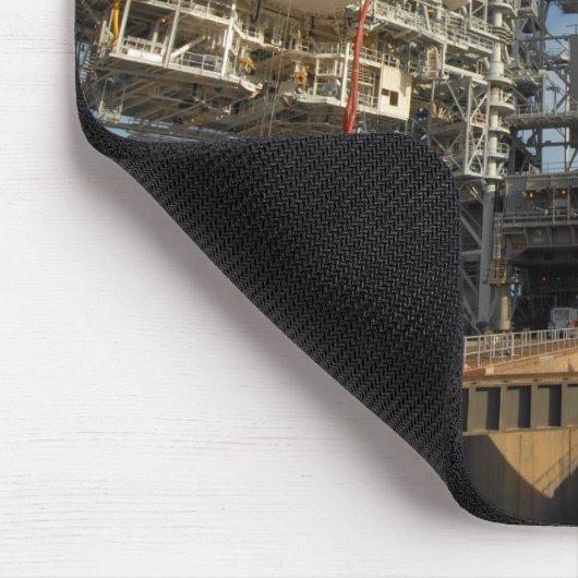 Ein Space Shuttle Atlantis auf dem Launch Pad 39A Mousepad (Ecke)