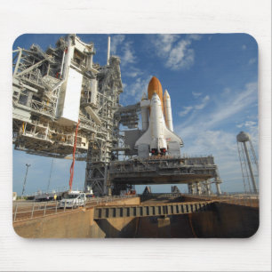 Ein Space Shuttle Atlantis auf dem Launch Pad 39A Mousepad
