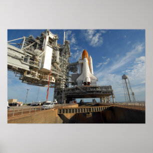 Ein Space Shuttle Atlantis auf dem Launch Pad 39A Poster