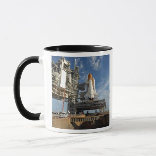 Ein Space Shuttle Atlantis auf dem Launch Pad 39A Tasse (Links)