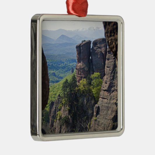 Ein Spaziergang durch das Belogradchik Ornament Aus Metall (Rechts)