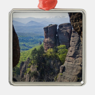 Ein Spaziergang durch die Ruinen der Burg Belograd Ornament Aus Metall