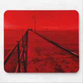 Ein Spaziergang entlang der Anlegestelle am Meer Mousepad (Vorne)