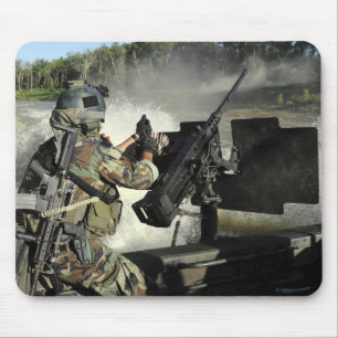 Ein spezielles Kriegsführung Kämpfer-Handwerk Mousepad