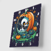 Ein spielerischer Geist kommt aus einem Halloween- Quadratische Wanduhr (Winkel)