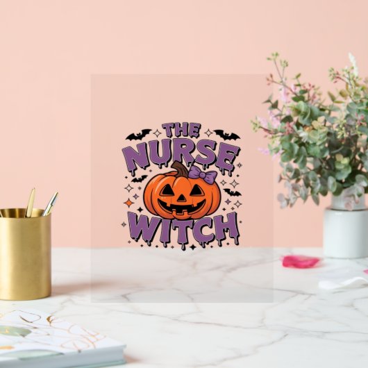 Ein spielerisches Design mit Kürbishexe und einem Acrylschild (Hochzeit)