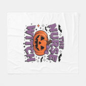 Ein spielerisches Design mit Kürbishexe und einem Fleecedecke (Vorderseite (Horizontal))