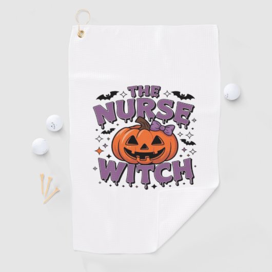 Ein spielerisches Design mit Kürbishexe und einem Golfhandtuch (Insitu)