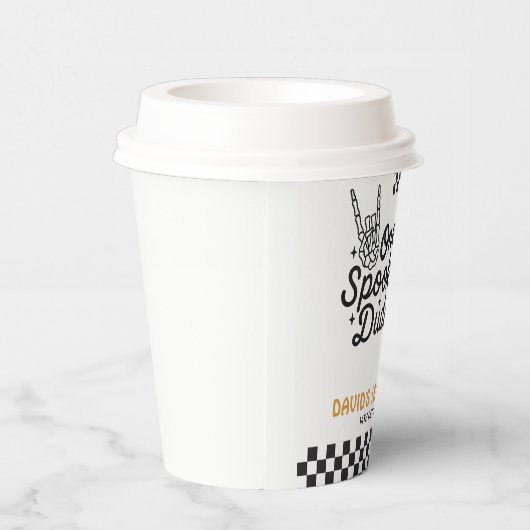 Ein Spooker Typ Halloween Pappbecher (Rechts)