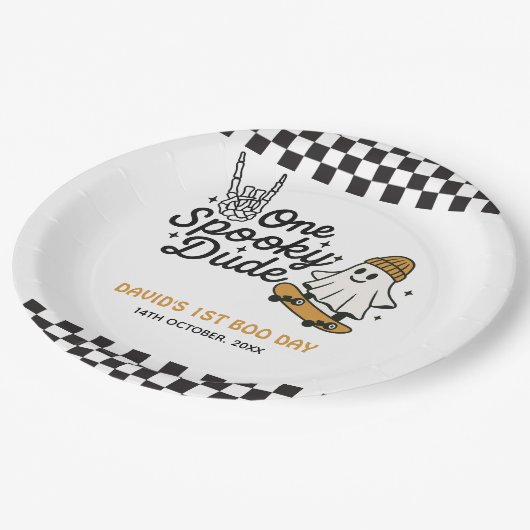 Ein Spooker Typ Halloween Pappteller (Schrägansicht)