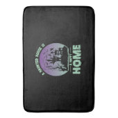 Ein Spuk Haus ist eine glückliche Zuhause Badematte (Vorderseite Vertikal)