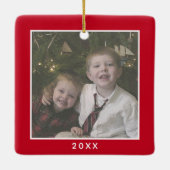 Ein Square Foto plus Jahr - minimale rote Grenze Keramikornament (Rückseite)