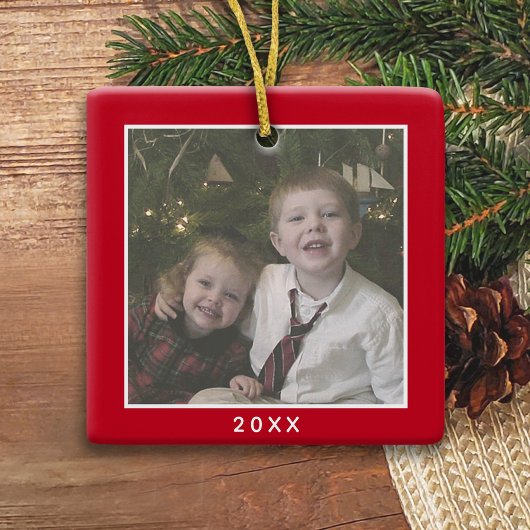 Ein Square Foto plus Jahr - minimale rote Grenze Keramikornament