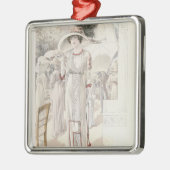 Ein Stadtkleid, von 'Les Grandes Modusde Paris Silbernes Ornament (Links)