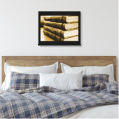 Ein Stapel alter Bücher Leinwanddruck (Insitu (Schlafzimmer))