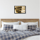 Ein Stapel alter Bücher Leinwanddruck (Insitu (Schlafzimmer))