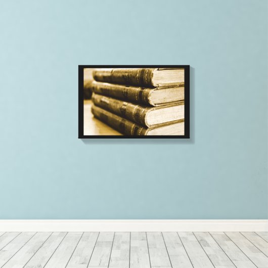 Ein Stapel alter Bücher Leinwanddruck (Insitu (Holzboden))