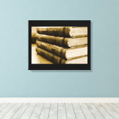Ein Stapel alter Bücher Leinwanddruck (Insitu (Holzboden))