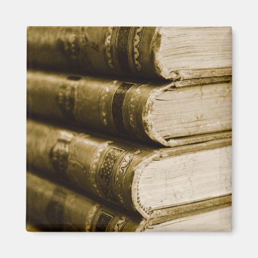 Ein Stapel alter Bücher Magnet (Vorne)
