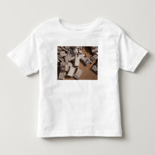 Ein Stapel der Mahlzeiten essfertig Kleinkind T-shirt