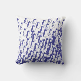 Ein Stapel der Pinguine Kissen