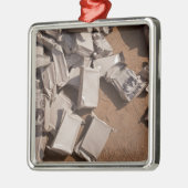 Ein Stapel zu essen Ornament Aus Metall (Links)