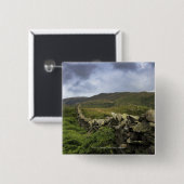 Ein Steinzaun durch Felder Button (Vorne & Hinten)