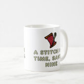 Ein Stich zur rechten Zeit Kaffeetasse (VorderseiteRechts)