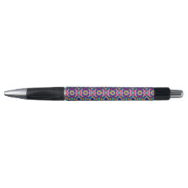 Ein Stift mit einem farbenfrohen geometrischen Mus