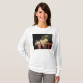Ein Stillleben mit Trauben, Pflaumen T-Shirt (Vorne ganz)