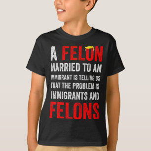Ein Straftäter, der mit einer Einwandererin verhei T-Shirt