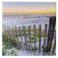 Ein Strand-Zaun am Sonnenuntergang