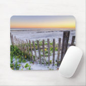 Ein Strand-Zaun am Sonnenuntergang Mousepad (Mit Mouse)