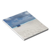 Ein Strandstuhl steht zur Verfügung Notizblock (angewinkelt)