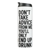 Ein Strauß mit einem rosa Bow Thermosbecher (Nach rechts gedreht)