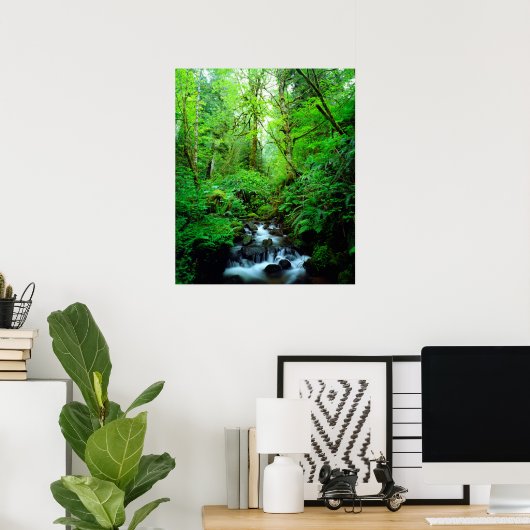 Ein Strom in einem alten Wald Poster (Heimbüro)