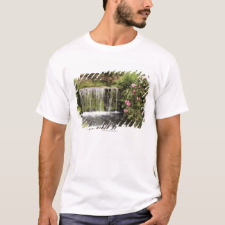 Ein Strom und ein Wasserfall in Dartmoor T-Shirt