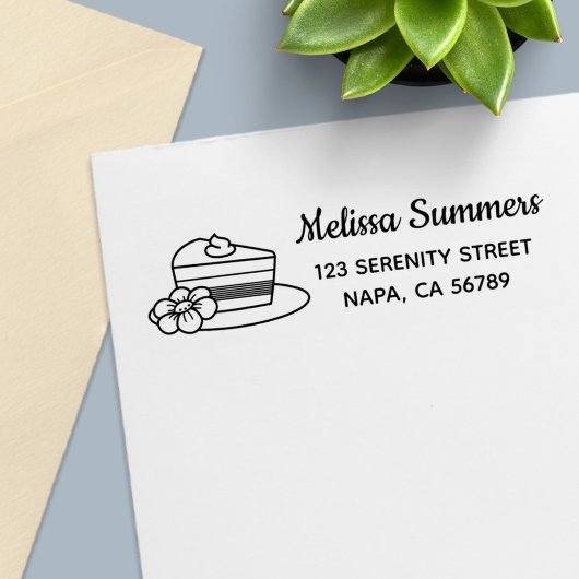 Ein Stück Kuchen auf einer Plattenadresse Permastempel