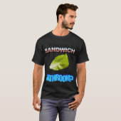 Ein Stück Salat im Urinal T-Shirt (Vorne ganz)
