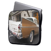 Ein Studebaker Silver Hawk Classic Car geparkt auf Laptopschutzhülle (Vorderseite Links)