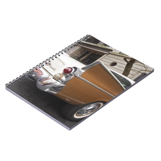 Ein Studebaker Silver Hawk Classic Car geparkt auf Notizblock (Linke Seite)