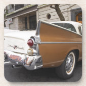 Ein Studebaker Silver Hawk Classic Car geparkt auf Untersetzer (Vorderseite)