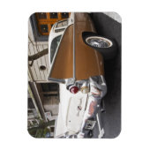 Ein Studebaker Silver Hawk Oldtimer, der auf einer Magnet (Vertikal)