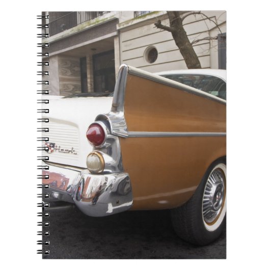 Ein Studebaker Silver Hawk Oldtimer, der auf einer Notizblock (Vorderseite)