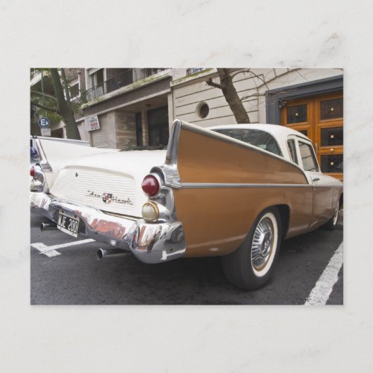 Ein Studebaker Silver Hawk Oldtimer, der auf einer Postkarte (Vorderseite)