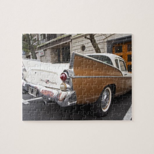 Ein Studebaker Silver Hawk Oldtimer, der auf einer Puzzle (Horizontal)