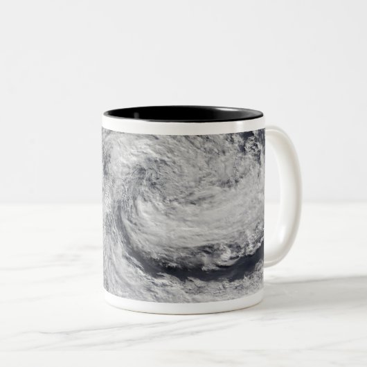 Ein Sturm über Neuseeland Zweifarbige Tasse (VorderseiteRechts)